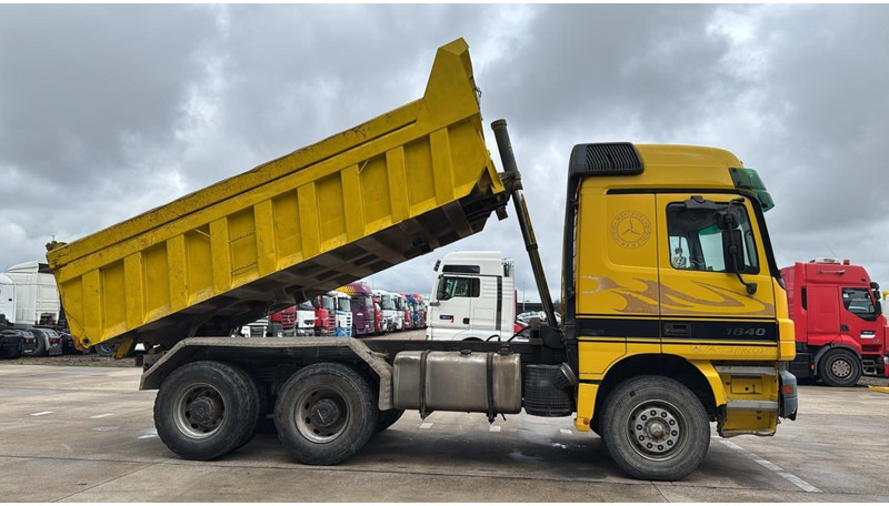 Mercedes-Benz ACTROS 2640 (EPS / LAMES / GRAND PONT / 6X4 / 3 PEDALES) - Tippbil lastbil: bild 3 Mercedes-Benz ACTROS 2640 (EPS / LAMES / GRAND PONT / 6X4 / 3 PEDALES) - Tippbil lastbil: bild 3