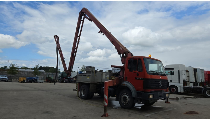 Mercedes-Benz SK 1824 (V6 / LAMES / GRAND PONT / PUTZMEISTER 24M/ JOYSTICK / RADIO) - Betongpump: bild 3 Mercedes-Benz SK 1824 (V6 / LAMES / GRAND PONT / PUTZMEISTER 24M/ JOYSTICK / RADIO) - Betongpump: bild 3