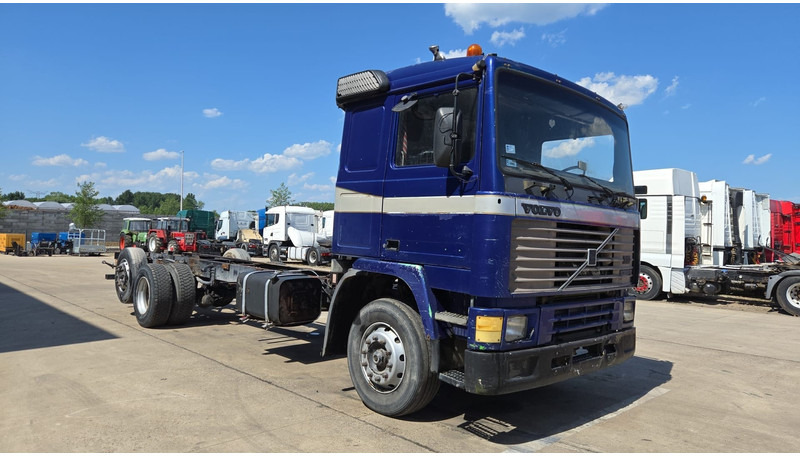 Volvo F 12 - 360 (FULL STEEL SUSPENSION / MANUAL PUMP / SUSP. LAMES / 6X2) - Chassi lastbil: bild 3 Volvo F 12 - 360 (FULL STEEL SUSPENSION / MANUAL PUMP / SUSP. LAMES / 6X2) - Chassi lastbil: bild 3