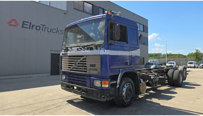 Volvo F 12 - 360 (FULL STEEL SUSPENSION / MANUAL PUMP / SUSP. LAMES / 6X2) - Chassi lastbil: bild 1 Volvo F 12 - 360 (FULL STEEL SUSPENSION / MANUAL PUMP / SUSP. LAMES / 6X2) - Chassi lastbil: bild 1