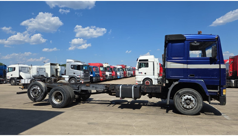 Volvo F 12 - 360 (FULL STEEL SUSPENSION / MANUAL PUMP / SUSP. LAMES / 6X2) - Chassi lastbil: bild 4 Volvo F 12 - 360 (FULL STEEL SUSPENSION / MANUAL PUMP / SUSP. LAMES / 6X2) - Chassi lastbil: bild 4