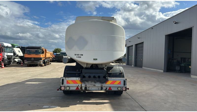 Volvo FL 6-18 (12400 LITERS / 3 COMPARTIMENTS / EURO 2 / STEEL SUSP. / LAMES) - Tankbil: bild 5 Volvo FL 6-18 (12400 LITERS / 3 COMPARTIMENTS / EURO 2 / STEEL SUSP. / LAMES) - Tankbil: bild 5