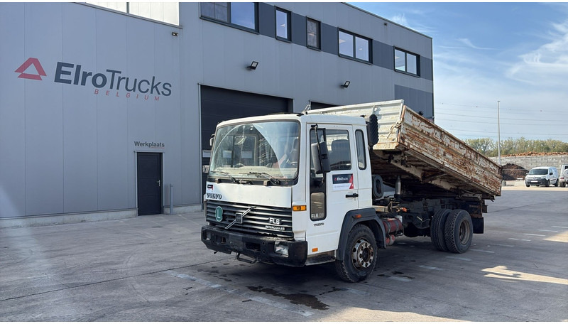 Volvo FL 6 - 8 (MANUAL PUMP / POMPE MANUELLE) - Tippbil lastbil: bild 1 Volvo FL 6 - 8 (MANUAL PUMP / POMPE MANUELLE) - Tippbil lastbil: bild 1