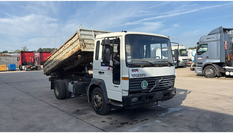 Volvo FL 6 - 8 (MANUAL PUMP / POMPE MANUELLE) - Tippbil lastbil: bild 2 Volvo FL 6 - 8 (MANUAL PUMP / POMPE MANUELLE) - Tippbil lastbil: bild 2