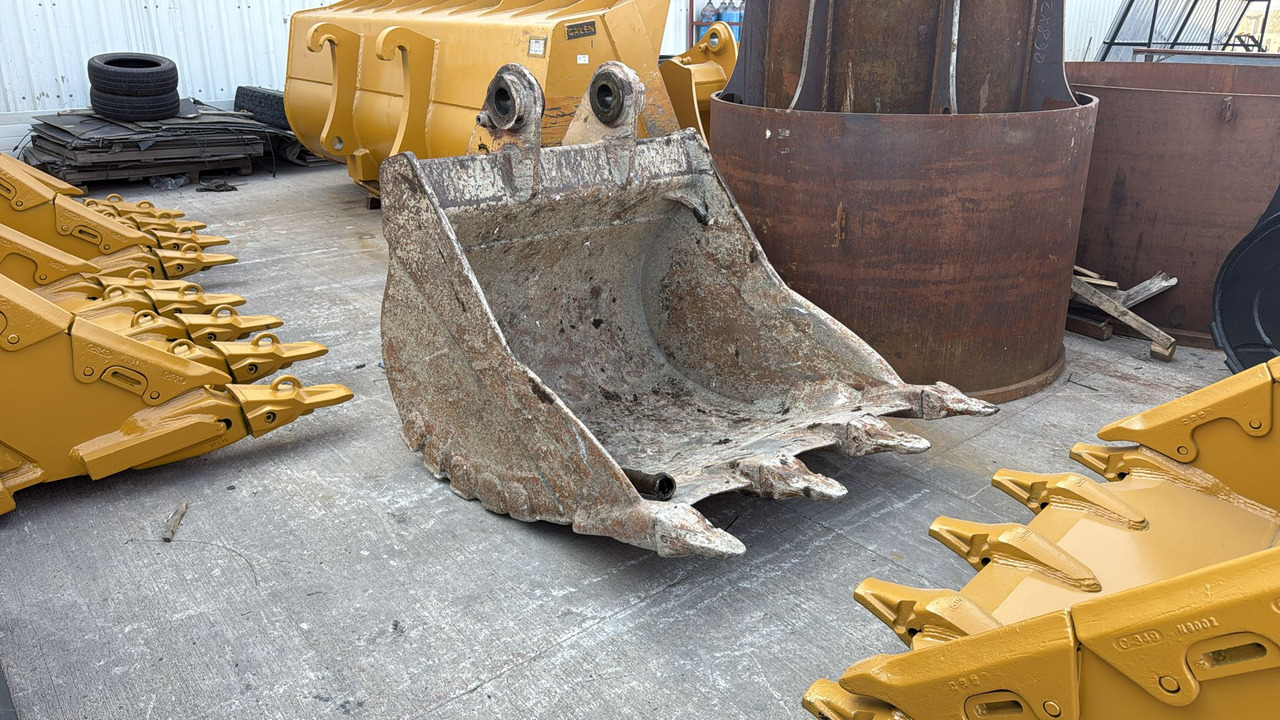 CATERPILLAR 320 General Purpose Bucket - Grävmaskinsskopa för Bandgrävare: bild 1 CATERPILLAR 320 General Purpose Bucket - Grävmaskinsskopa för Bandgrävare: bild 1