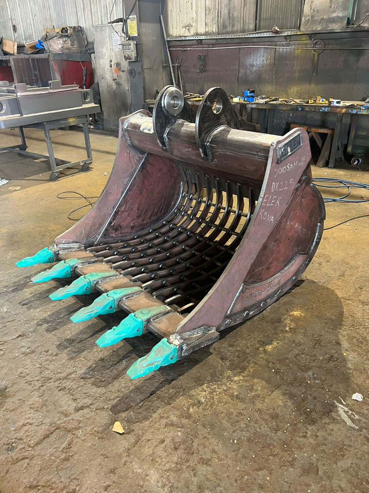 DOOSAN DX225 Sorting Bucket - Sorteringsskopa för Bandgrävare: bild 1 DOOSAN DX225 Sorting Bucket - Sorteringsskopa för Bandgrävare: bild 1