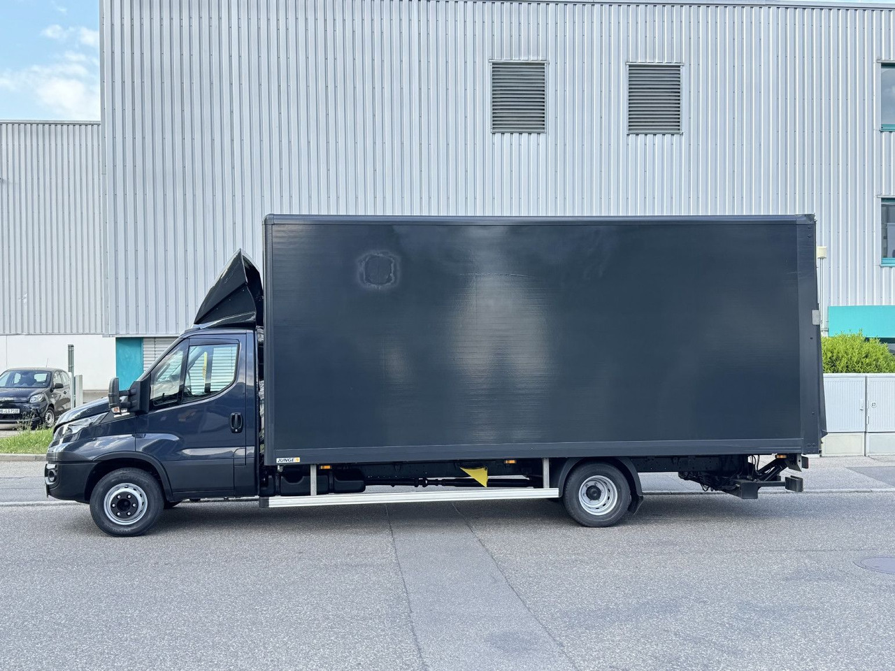 Iveco Daily 72c180 Hi-Matic Koffer LBW Luftgef. Klima - Volymskåp: bild 4 Iveco Daily 72c180 Hi-Matic Koffer LBW Luftgef. Klima - Volymskåp: bild 4