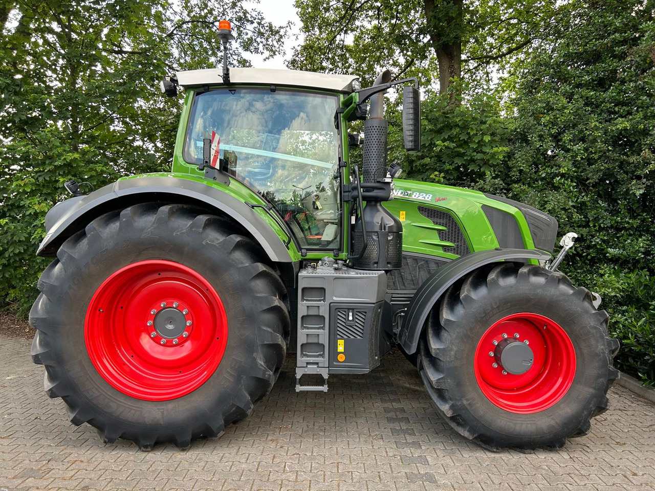 FENDT 828 Vario S4 ProfiPlus - Traktor: bild 2 FENDT 828 Vario S4 ProfiPlus - Traktor: bild 2