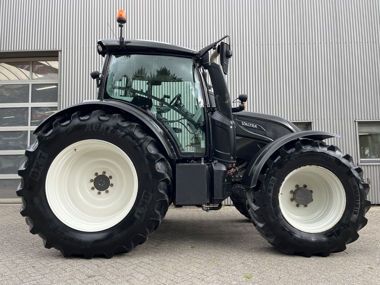 VALTRA N174 Active - Traktor: bild 2 VALTRA N174 Active - Traktor: bild 2