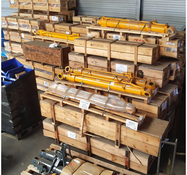 Hyundai Boom Cylinder RH - Robex 450 LC-7, 31NB-50231 - Hydraulik för Byggmaskiner: bild 2 Hyundai Boom Cylinder RH - Robex 450 LC-7, 31NB-50231 - Hydraulik för Byggmaskiner: bild 2