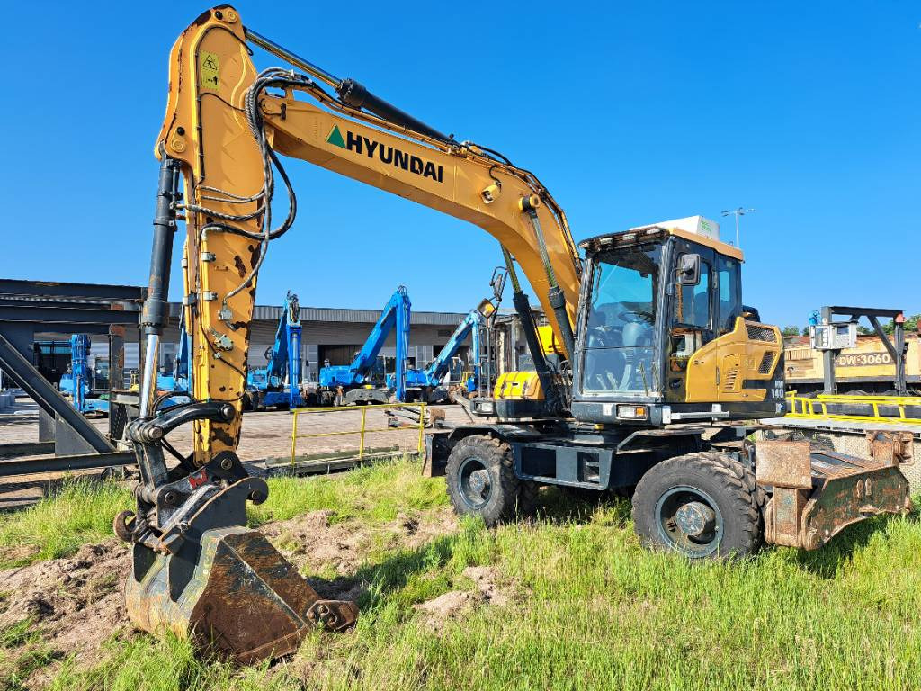 Hyundai HW140 - Grävmaskin på däck: bild 1 Hyundai HW140 - Grävmaskin på däck: bild 1
