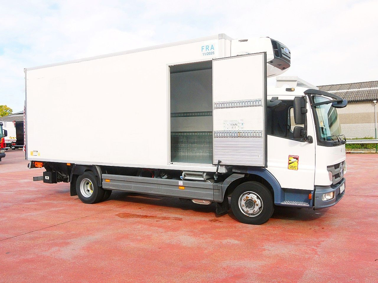 Mercedes-Benz 1018 ATEGO KUHLKOFFER CARRIER SUPRA 550 LBW - Kylbil lastbil: bild 3 Mercedes-Benz 1018 ATEGO KUHLKOFFER CARRIER SUPRA 550 LBW - Kylbil lastbil: bild 3