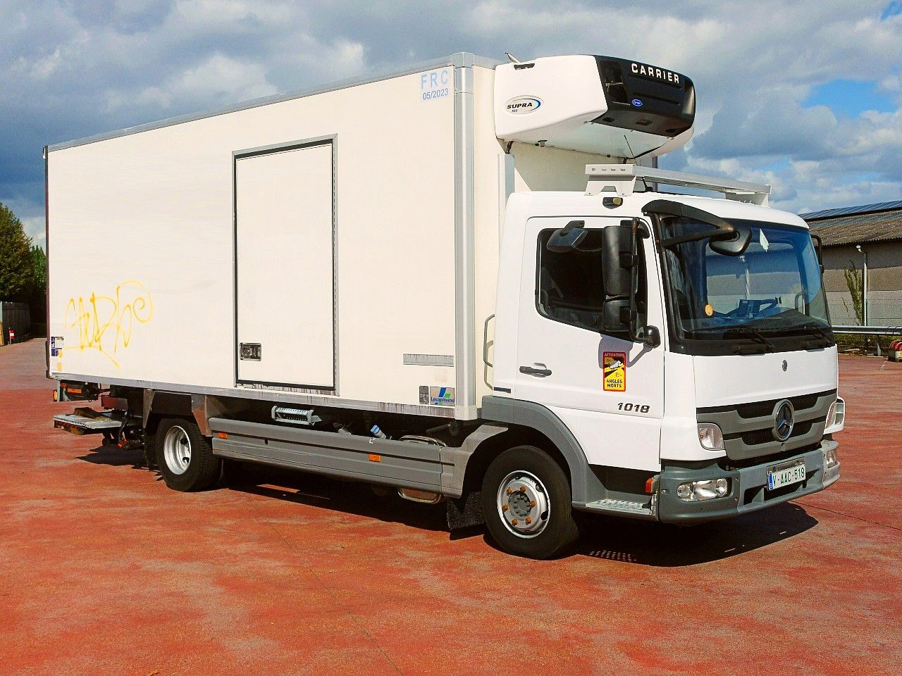 Mercedes-Benz 1018 ATEGO KUHLKOFFER CARRIER SUPRA 550 LBW LUFT - Kylbil lastbil: bild 2 Mercedes-Benz 1018 ATEGO KUHLKOFFER CARRIER SUPRA 550 LBW LUFT - Kylbil lastbil: bild 2