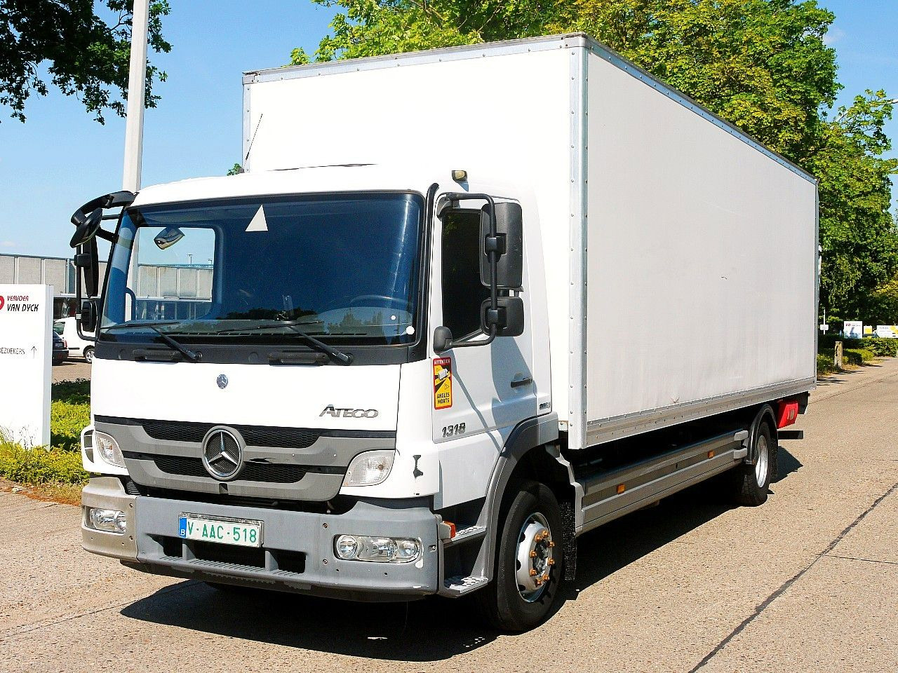 Mercedes-Benz 1318 ATEGO MEUBEL KOFFER LBW MANUAL LUFTFEDERNG - Lastbil med skåp: bild 1 Mercedes-Benz 1318 ATEGO MEUBEL KOFFER LBW MANUAL LUFTFEDERNG - Lastbil med skåp: bild 1