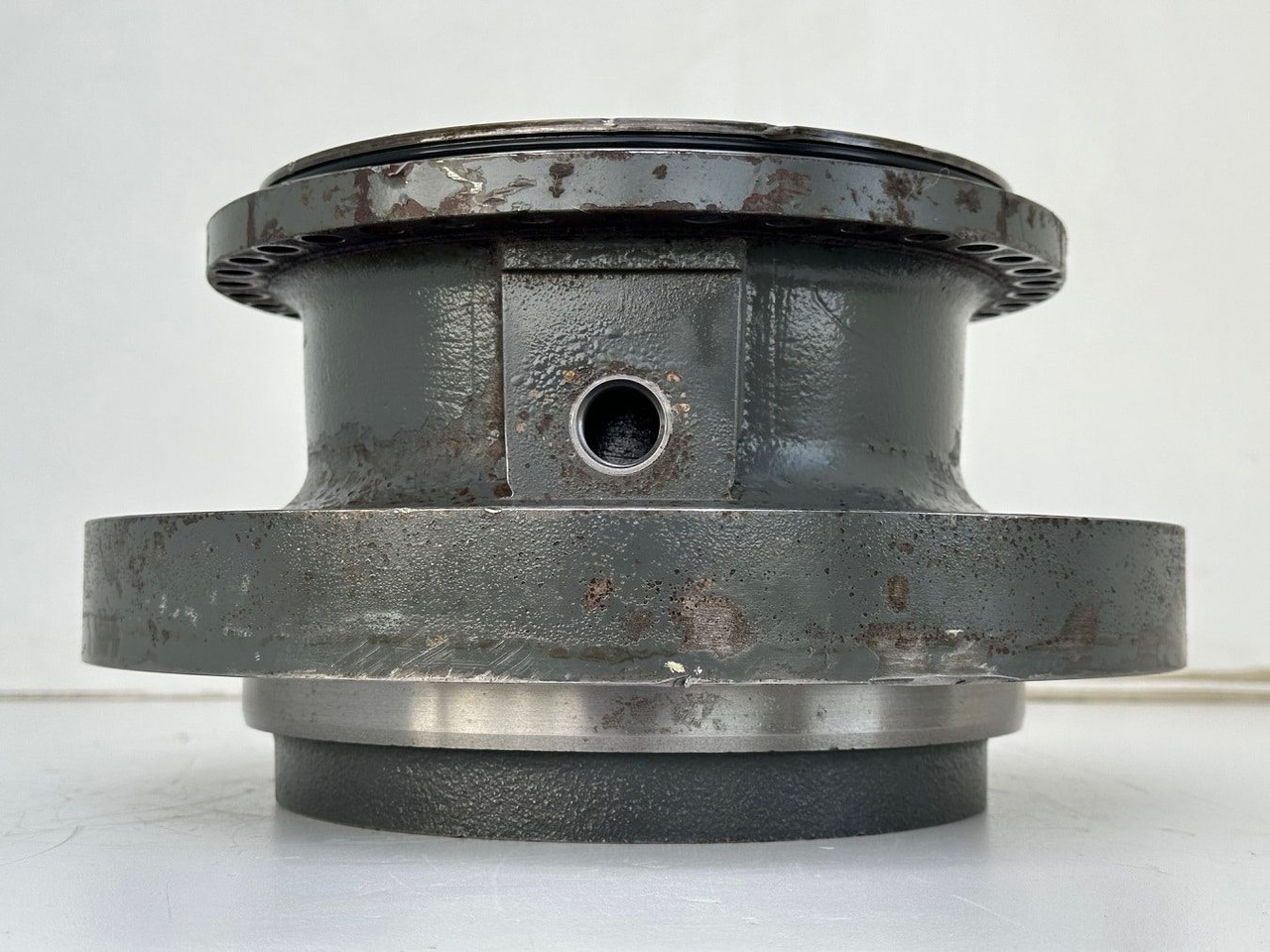 Liebherr Abtriebswellengehäuse ID-Nr.90015650 and Kegelrollenlager ID-Nr.761008503 and Kegelrollenlager ID-Nr.10195527. #BR.GE:10899#1777# - Svängmotor för Bandgrävare: bild 4 Liebherr Abtriebswellengehäuse ID-Nr.90015650 and Kegelrollenlager ID-Nr.761008503 and Kegelrollenlager ID-Nr.10195527. #BR.GE:10899#1777# - Svängmotor för Bandgrävare: bild 4