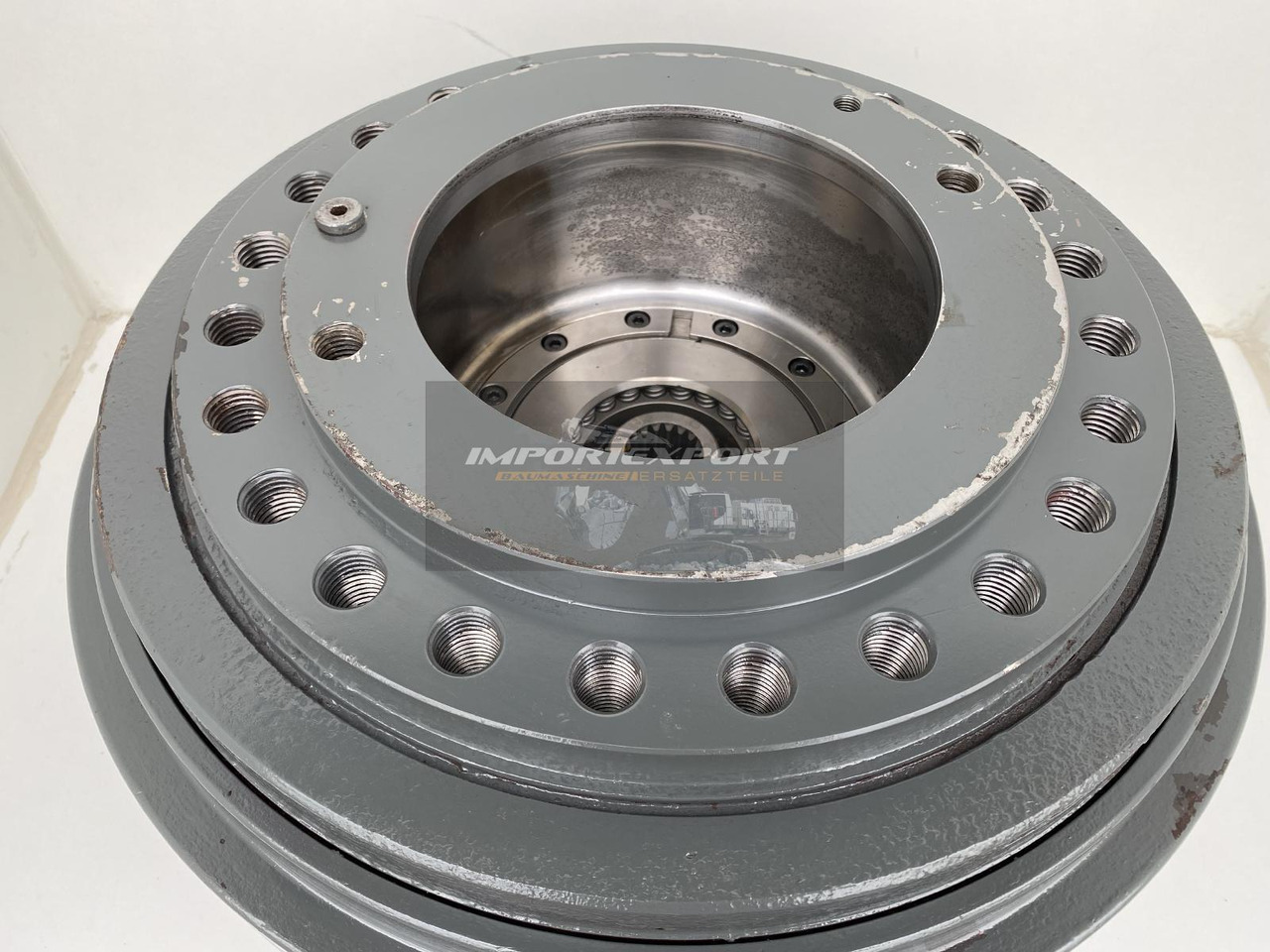 Liebherr Fahrantrieb Typ:FAT450P004, ID-Nr.9443840 - ID-Nr.944384003. LH60C, LH60CP, LH60EC, LH80C, LH80EC, ER944C, LOS944, LOS954, R944B, R944C, R954B, R954C. #794# - Slutdrev för Bandgrävare: bild 4 Liebherr Fahrantrieb Typ:FAT450P004, ID-Nr.9443840 - ID-Nr.944384003. LH60C, LH60CP, LH60EC, LH80C, LH80EC, ER944C, LOS944, LOS954, R944B, R944C, R954B, R954C. #794# - Slutdrev för Bandgrävare: bild 4