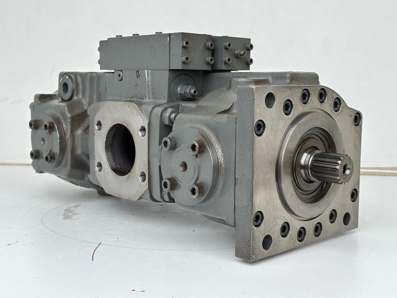 Liebherr Hydraulikdoppelpumpe Typ:LPVD 075. ID-Nr.9076806 - ID-Nr.9279749 - ID-Nr.9880487 - ID-Nr.9073988. A902 IND - A904 IND. #9076806.15495# - Hydraulpump för Byggmaskiner: bild 3 Liebherr Hydraulikdoppelpumpe Typ:LPVD 075. ID-Nr.9076806 - ID-Nr.9279749 - ID-Nr.9880487 - ID-Nr.9073988. A902 IND - A904 IND. #9076806.15495# - Hydraulpump för Byggmaskiner: bild 3