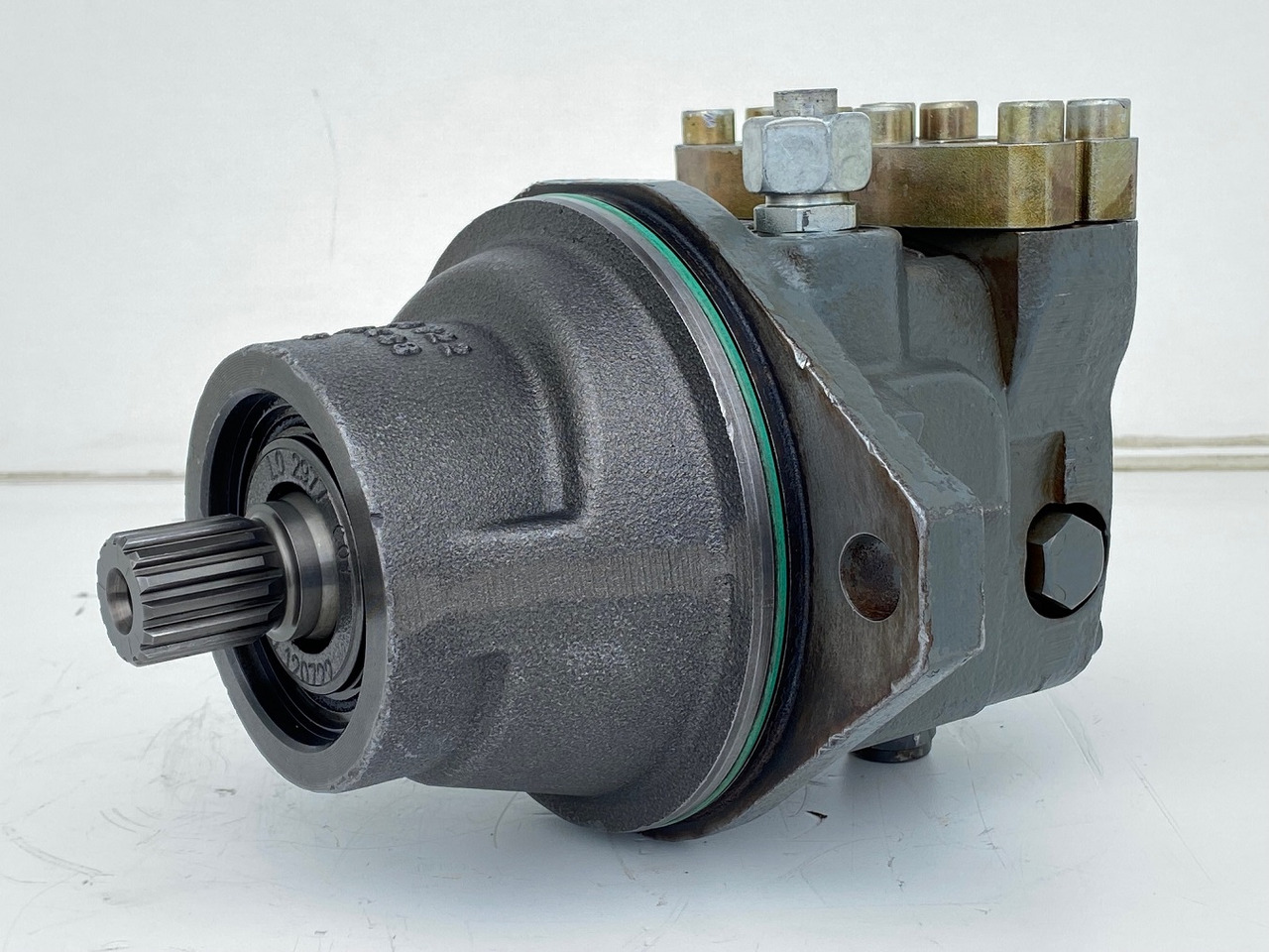 Liebherr Hydraulikeinbaumotor FMF045, ID-Nr.10132702. A924, LH30C, LH30M, LH35M, LH35MT, LH40C, LH40CP, LH40M, LH40MP, LH50CHR, LH50M, LH50MHR, LH50MT. #33179# - Hydraulmotor för Grävmaskin på däck: bild 5 Liebherr Hydraulikeinbaumotor FMF045, ID-Nr.10132702. A924, LH30C, LH30M, LH35M, LH35MT, LH40C, LH40CP, LH40M, LH40MP, LH50CHR, LH50M, LH50MHR, LH50MT. #33179# - Hydraulmotor för Grävmaskin på däck: bild 5
