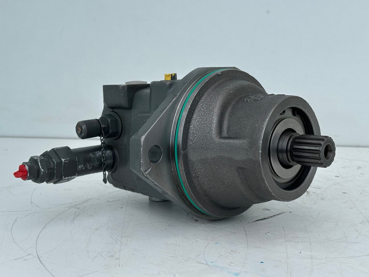 Liebherr Original Hydraulikeinbaumotor FMF045. ID-Nr.12464105. SAT250/287. LH18M, LH22C, LH22M, LH24M, LH26EC, LH26EM, LH26M. #12464105.0854# - Svängmotor för Byggmaskiner: bild 1 Liebherr Original Hydraulikeinbaumotor FMF045. ID-Nr.12464105. SAT250/287. LH18M, LH22C, LH22M, LH24M, LH26EC, LH26EM, LH26M. #12464105.0854# - Svängmotor för Byggmaskiner: bild 1