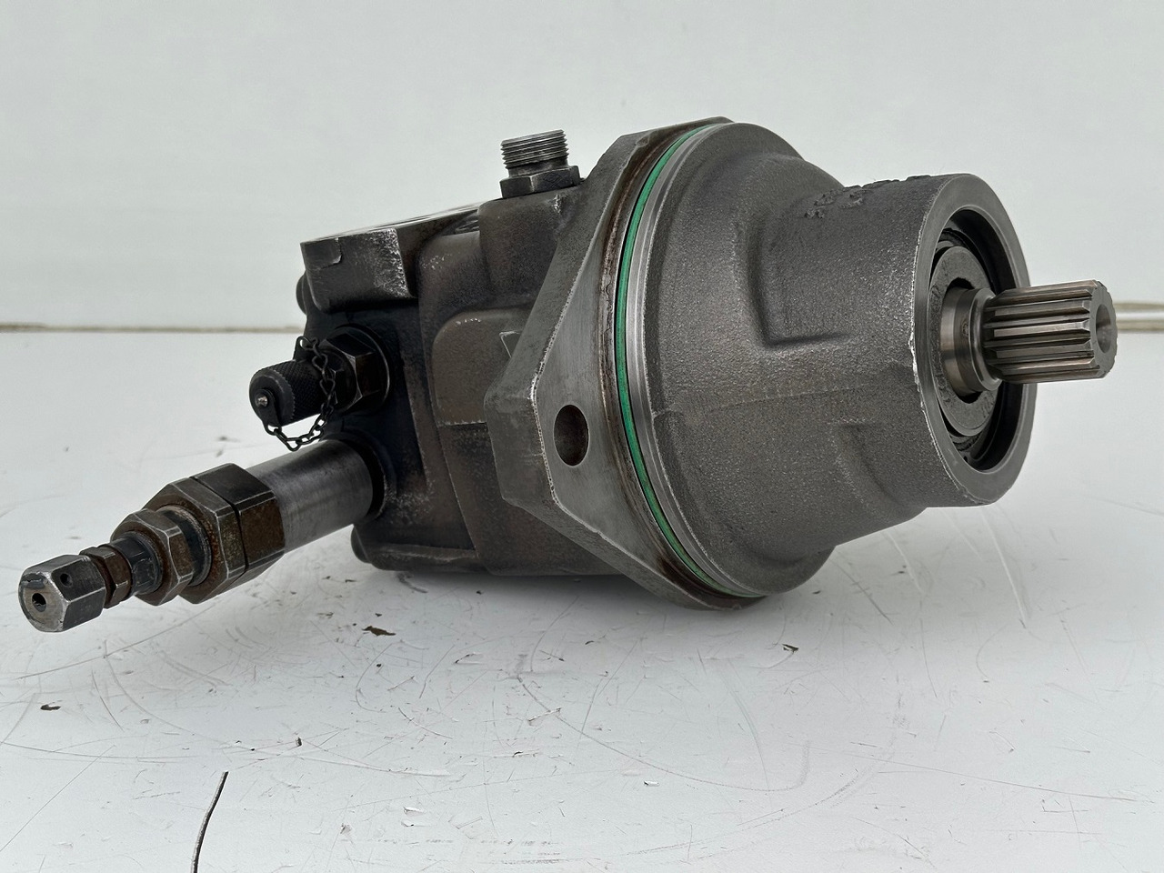 Liebherr Original Hydraulikeinbaumotor FMF045. ID-Nr.12464105. SAT250/287. LH18M, LH22C, LH22M, LH24M, LH26EC, LH26EM, LH26M. #12464105.20985# - Svängmotor för Byggmaskiner: bild 3 Liebherr Original Hydraulikeinbaumotor FMF045. ID-Nr.12464105. SAT250/287. LH18M, LH22C, LH22M, LH24M, LH26EC, LH26EM, LH26M. #12464105.20985# - Svängmotor för Byggmaskiner: bild 3