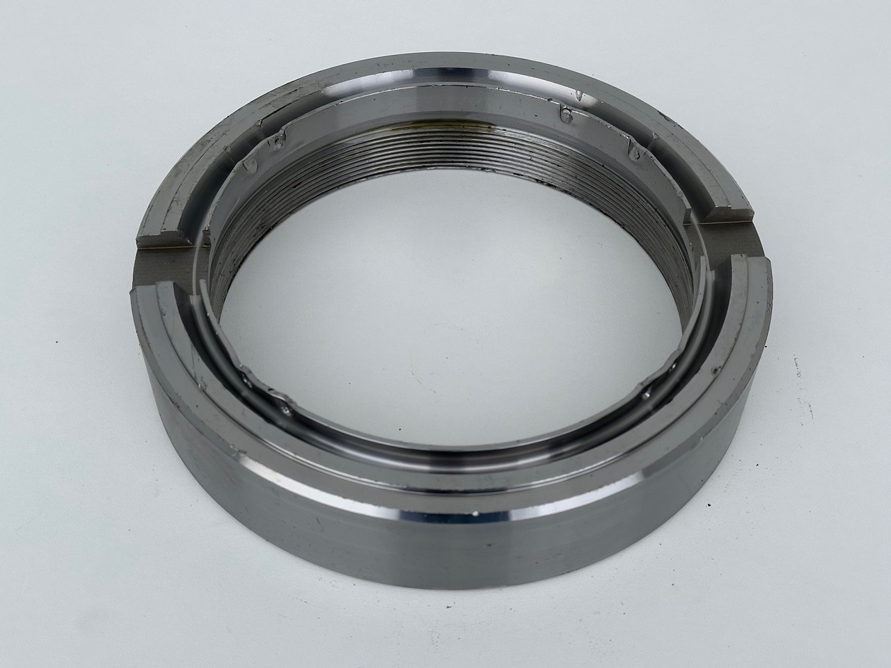 Liebherr Original Nutmutter ID-Nr.9443117 - ID-Nr.944311703. LH110,A974,LOS974,P974,P976,R974,R976,R980,P994,P995,R944,R995. #944311703.30.12.02# - Svängmotor för Byggmaskiner: bild 1 Liebherr Original Nutmutter ID-Nr.9443117 - ID-Nr.944311703. LH110,A974,LOS974,P974,P976,R974,R976,R980,P994,P995,R944,R995. #944311703.30.12.02# - Svängmotor för Byggmaskiner: bild 1