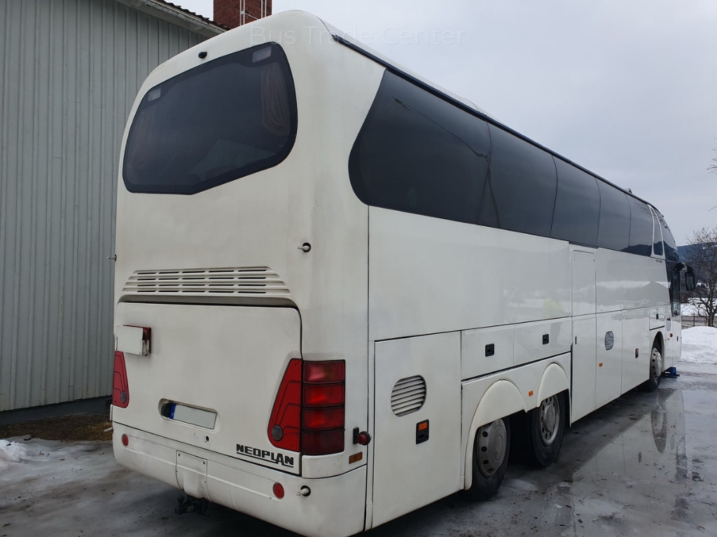 NEOPLAN STARLINER N516/3 SHDH - Turistbuss: bild 2 NEOPLAN STARLINER N516/3 SHDH - Turistbuss: bild 2