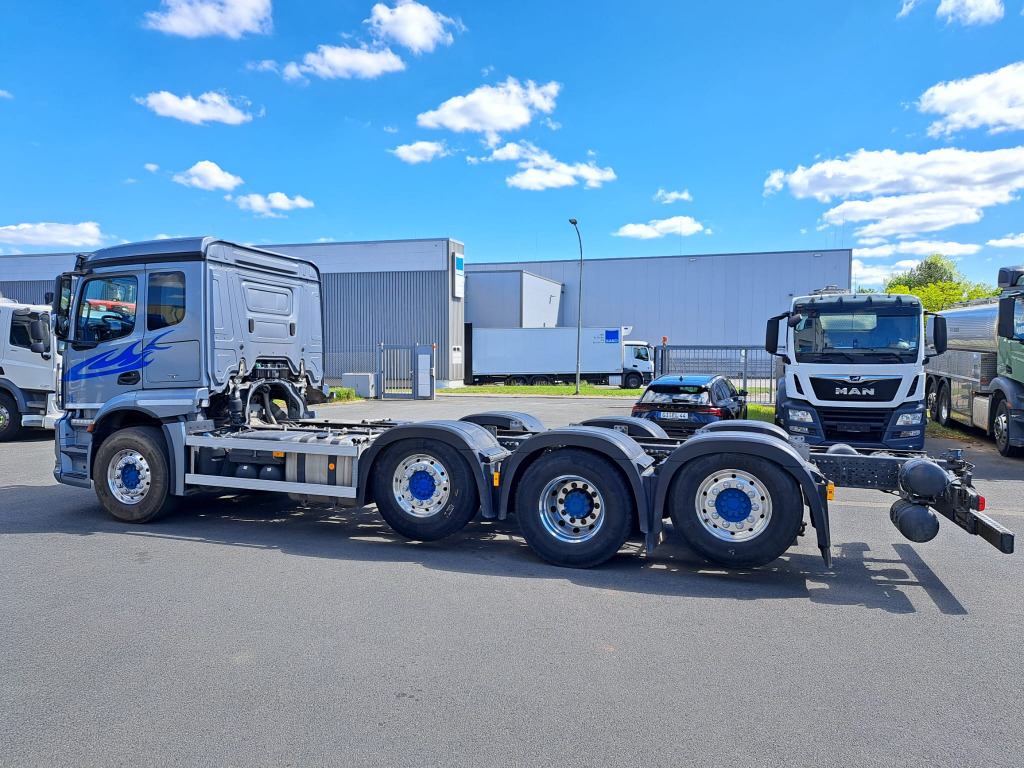 Mercedes Benz Actros 3243 8x2 1,2 & 4 Lenkachse, 2 & 4 Liftbar(Nr. 6051) - Chassi lastbil: bild 4 Mercedes Benz Actros 3243 8x2 1,2 & 4 Lenkachse, 2 & 4 Liftbar(Nr. 6051) - Chassi lastbil: bild 4