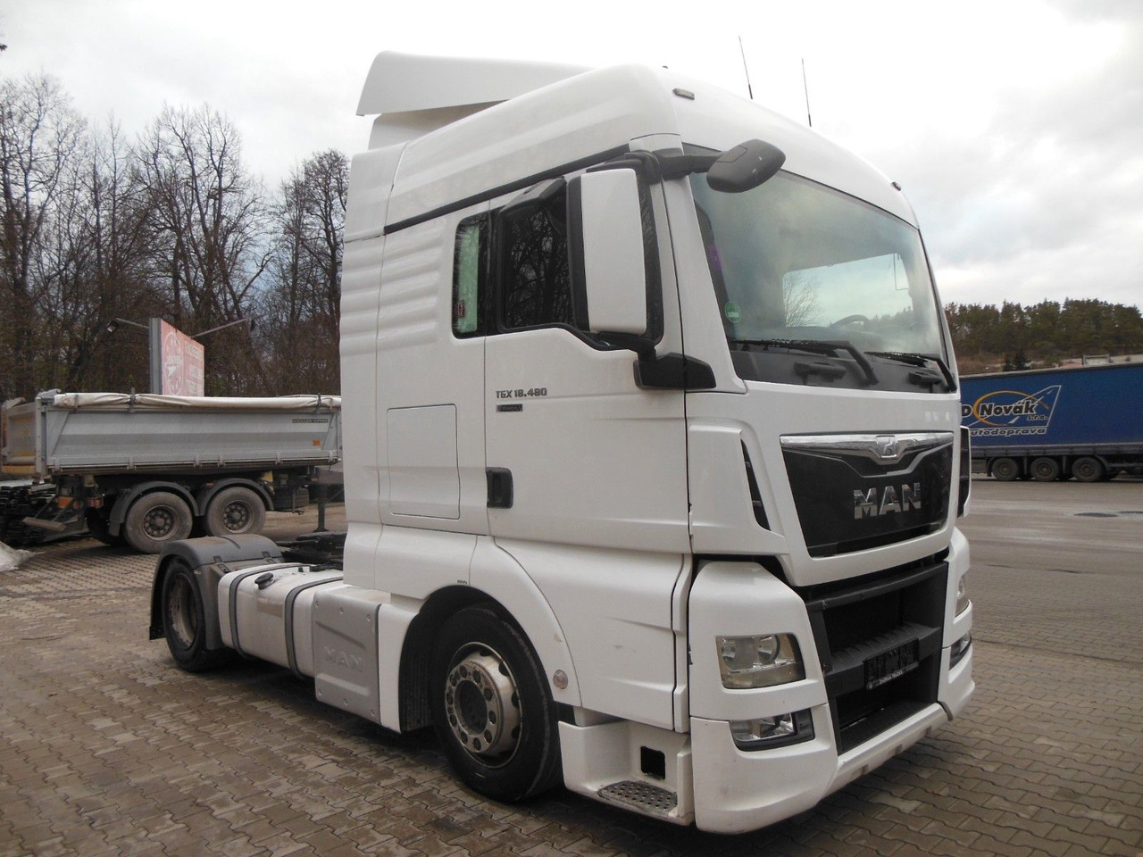 MAN TGX 18.480 LLS-U, LOWDECK + KRONE MEGA MAN TGX 18.480 LLS-U, LOWDECK - Dragbil: bild 2 MAN TGX 18.480 LLS-U, LOWDECK + KRONE MEGA MAN TGX 18.480 LLS-U, LOWDECK - Dragbil: bild 2