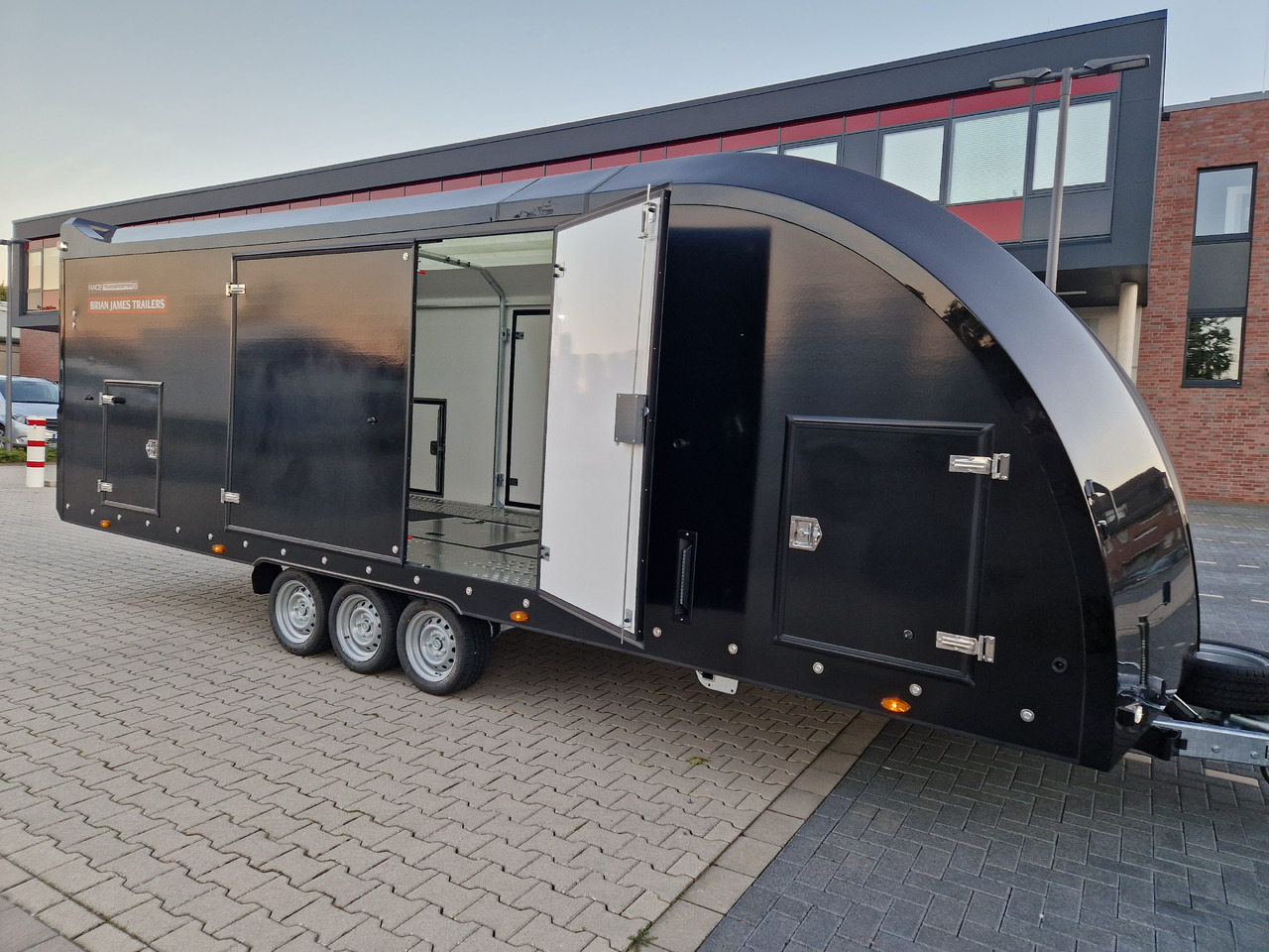BJT Race Transporter 6 396-3060 650x235x189cm black RFS ASR 13" 3500kg - Biltransportsläp: bild 3 BJT Race Transporter 6 396-3060 650x235x189cm black RFS ASR 13" 3500kg - Biltransportsläp: bild 3