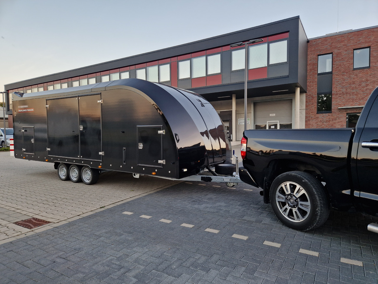 BJT Race Transporter 6 396-3060 650x235x189cm black RFS ASR 13" 3500kg - Biltransportsläp: bild 4 BJT Race Transporter 6 396-3060 650x235x189cm black RFS ASR 13" 3500kg - Biltransportsläp: bild 4