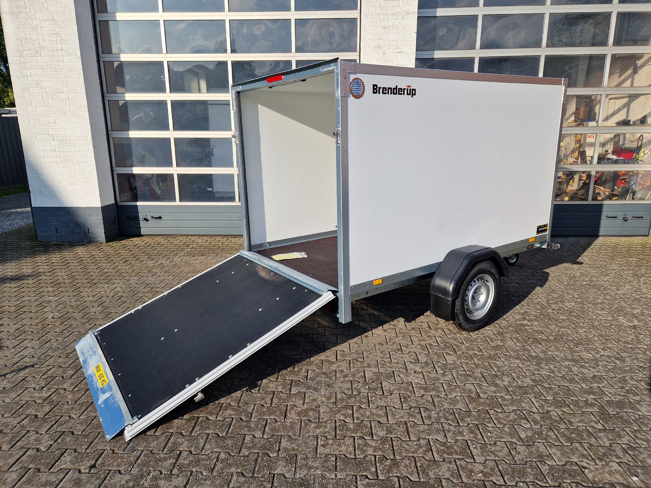 Brenderup Cargo Dynamic CD260 B R 260x153x150cm niedrig Heckrampe Wabenwände (S) 1300kg - Skåpsläp: bild 1 Brenderup Cargo Dynamic CD260 B R 260x153x150cm niedrig Heckrampe Wabenwände (S) 1300kg - Skåpsläp: bild 1