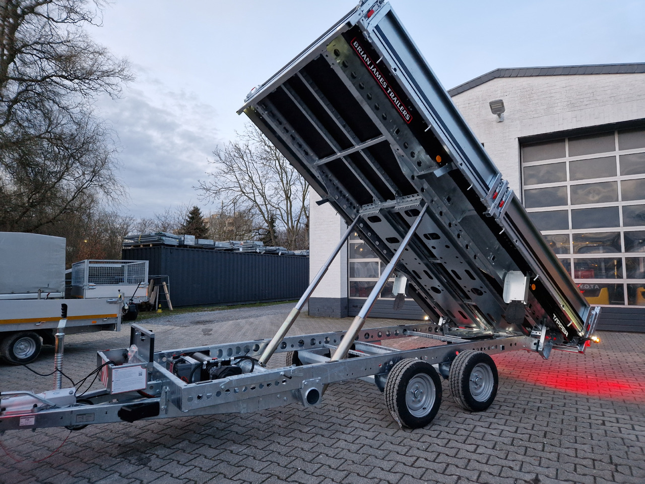 Brian James Trailer CarGO Tipper 400x200x30cm elektro Pendelklappe blackline LED 3500kg Tandem - Tippsläp: bild 3 Brian James Trailer CarGO Tipper 400x200x30cm elektro Pendelklappe blackline LED 3500kg Tandem - Tippsläp: bild 3