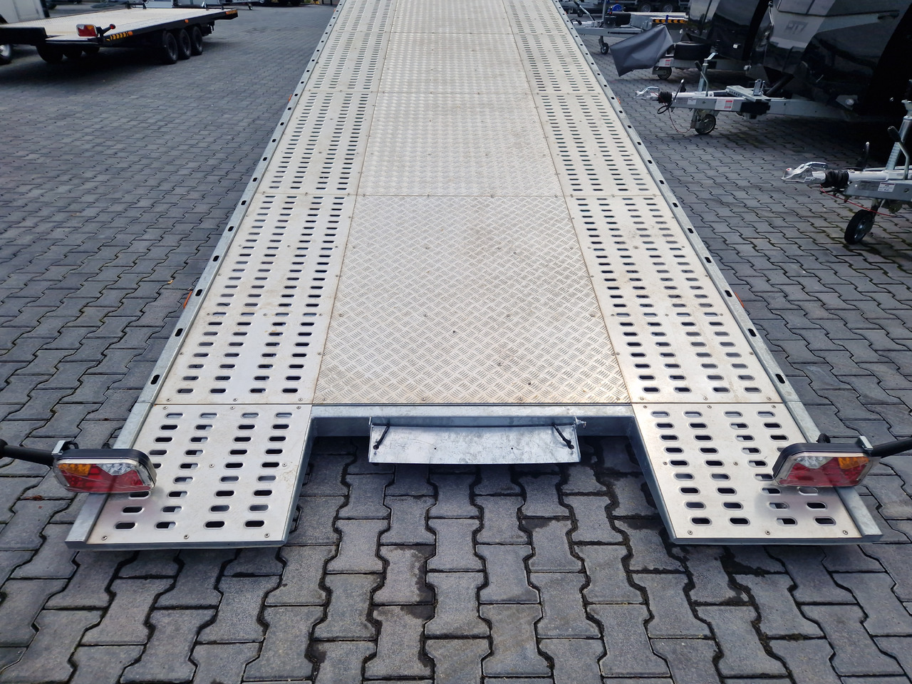 Cartrailer Expert 3560 easyload 600x216cm hydr. kippbar Winde Resrad Premium Tridem 100km/H 3500kg - Biltransportsläp: bild 3 Cartrailer Expert 3560 easyload 600x216cm hydr. kippbar Winde Resrad Premium Tridem 100km/H 3500kg - Biltransportsläp: bild 3