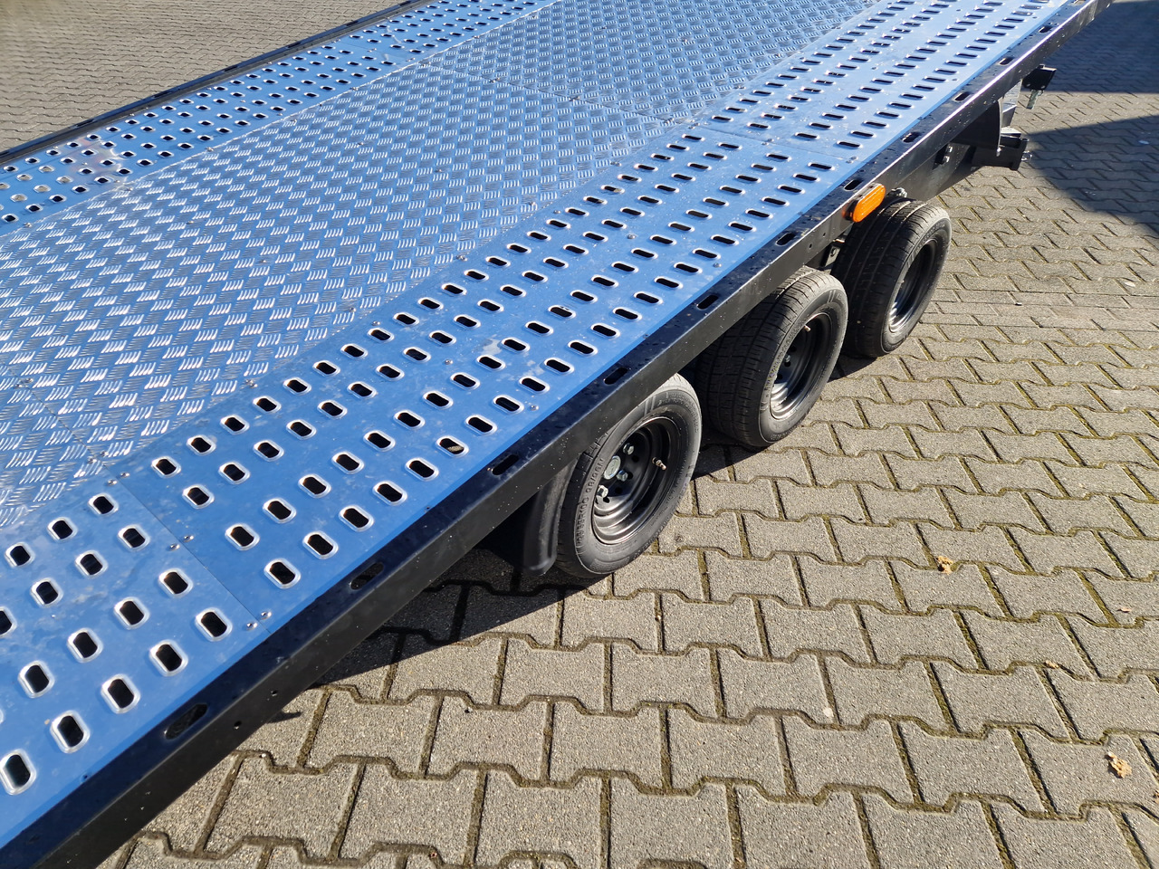 Cartrailer Expert 3560 easyload black 600x216cm hydr. kippbar Premium black Tridem 10" 100kmH 3500kg - Biltransportsläp: bild 3 Cartrailer Expert 3560 easyload black 600x216cm hydr. kippbar Premium black Tridem 10" 100kmH 3500kg - Biltransportsläp: bild 3