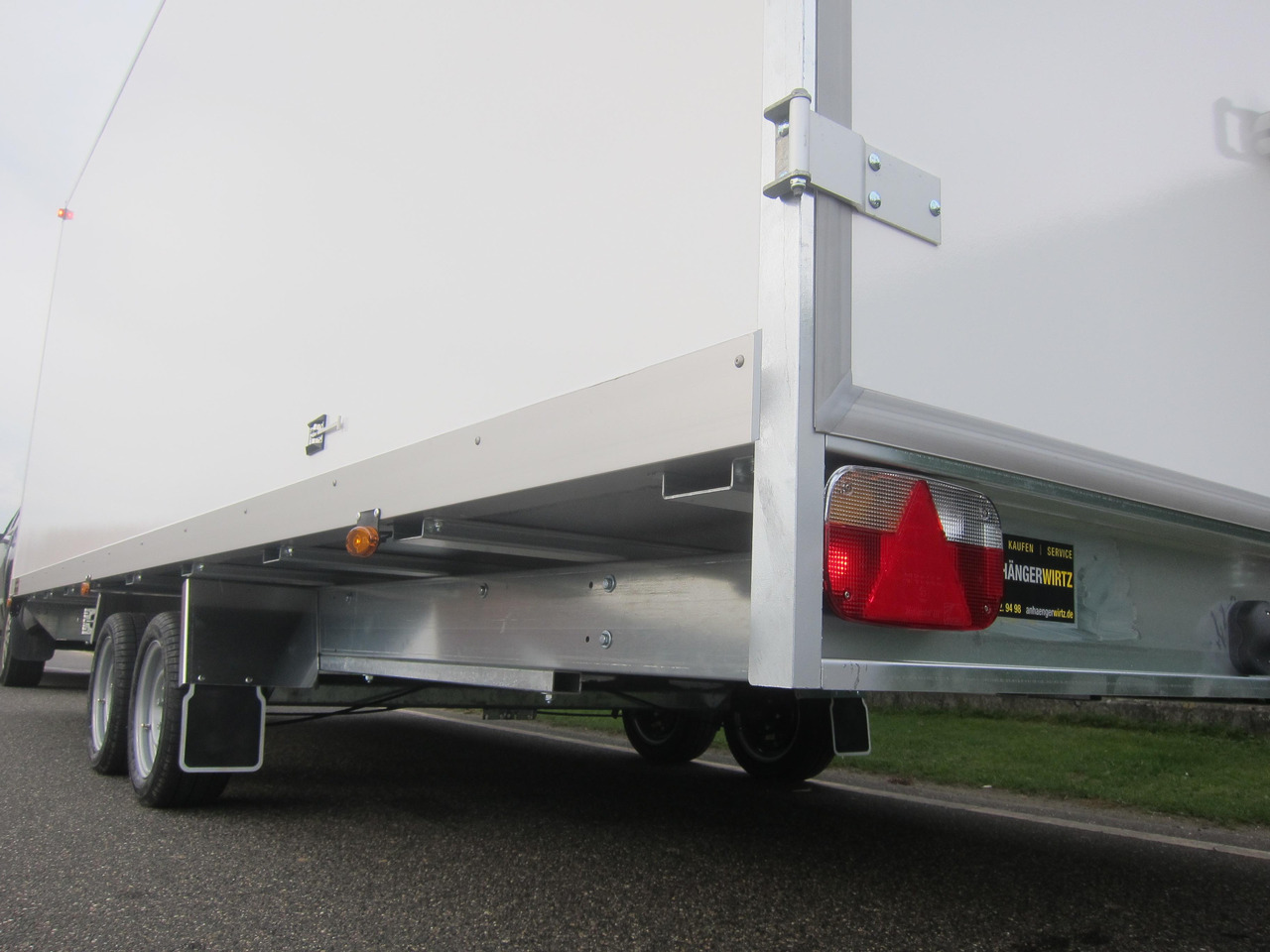 Kofferanhänger AZHLC 3560/244 S40 601x244x225cm 13" (XXXL) 3500kg - Skåpsläp: bild 3 Kofferanhänger AZHLC 3560/244 S40 601x244x225cm 13" (XXXL) 3500kg - Skåpsläp: bild 3