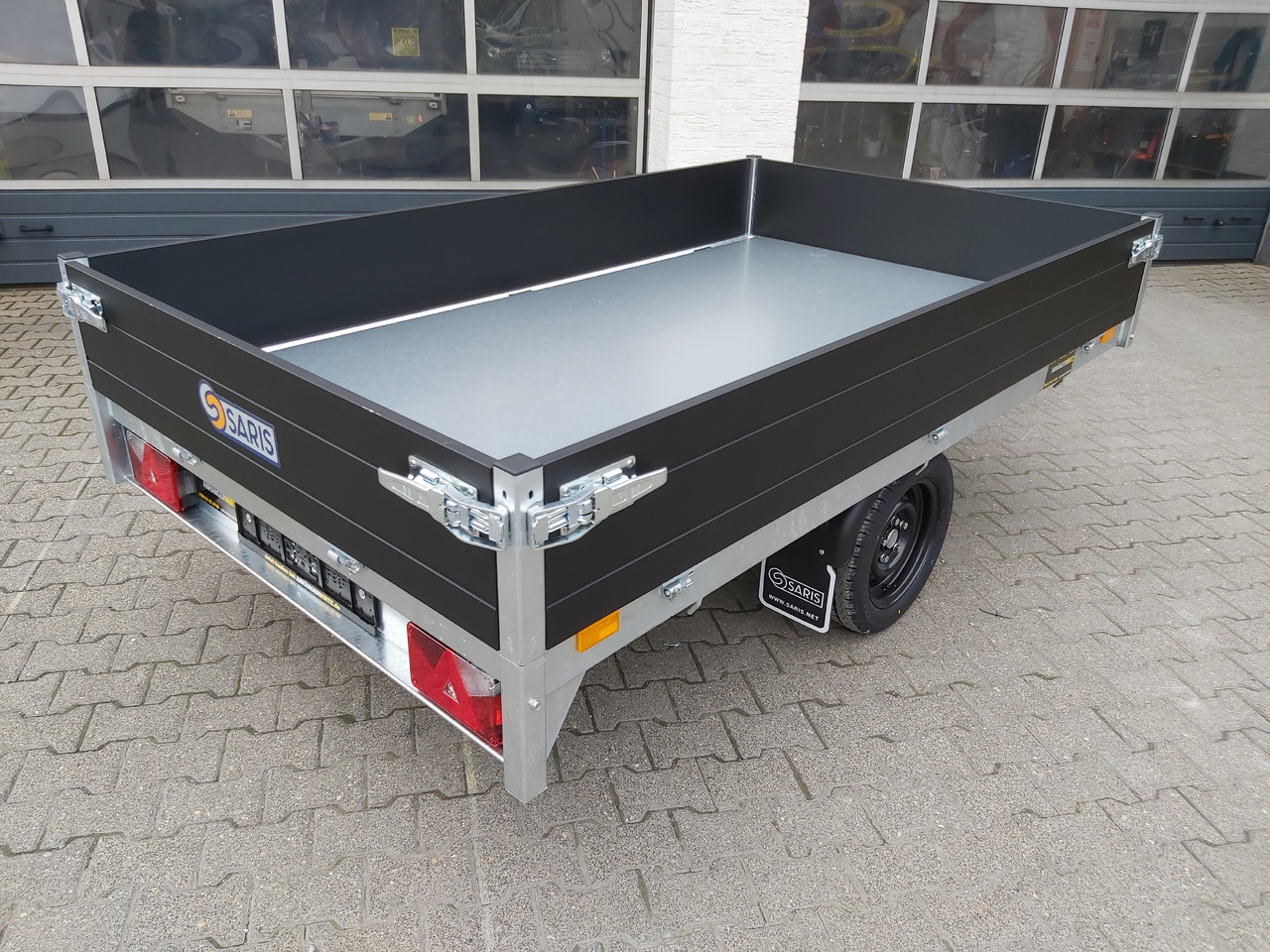 Saris Kipper K1 256 150 1500 1 256x150x30cm black Elektro 13" (S) 1500kg - Tippsläp: bild 4 Saris Kipper K1 256 150 1500 1 256x150x30cm black Elektro 13" (S) 1500kg - Tippsläp: bild 4