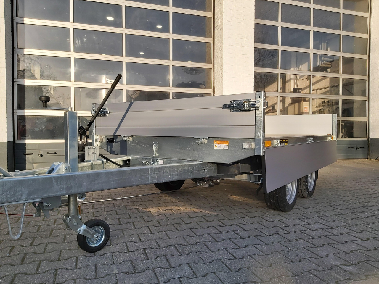 Saris Kipper K1 276 170 2700 2 276x170x30cm Handpumpe 13" 2700kg - Tippsläp: bild 3 Saris Kipper K1 276 170 2700 2 276x170x30cm Handpumpe 13" 2700kg - Tippsläp: bild 3