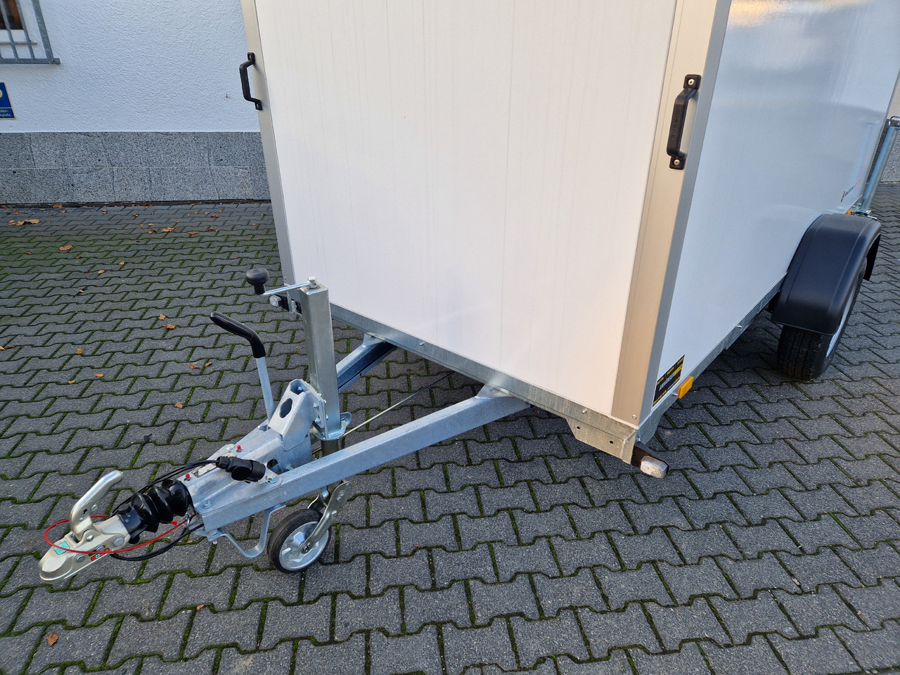 Saris Koffer GO 306 154 180 1500 1 306x154x180cm GFK weiß (M) 1500kg - Skåpsläp: bild 2 Saris Koffer GO 306 154 180 1500 1 306x154x180cm GFK weiß (M) 1500kg - Skåpsläp: bild 2