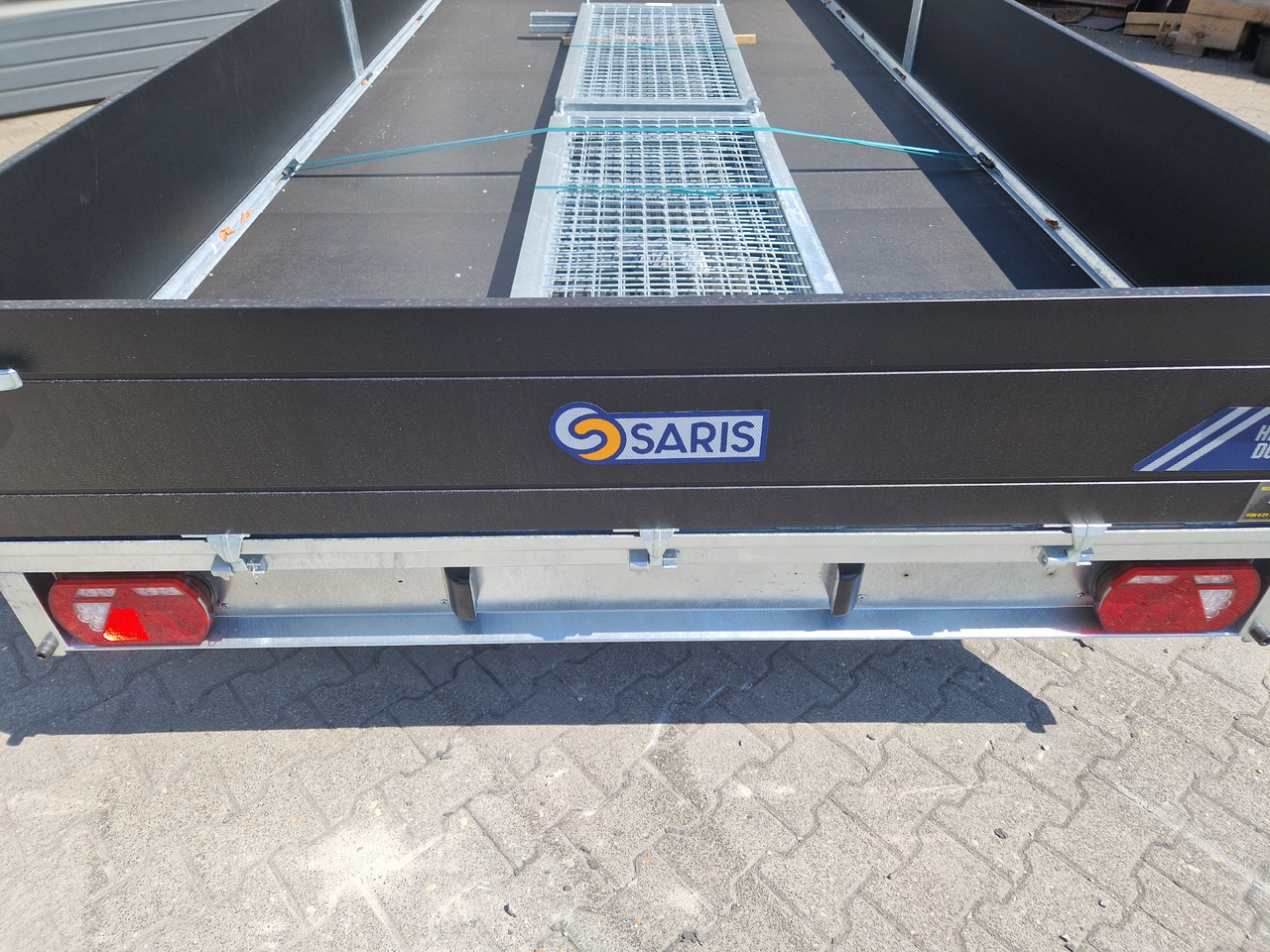Saris PL HD 506 204 3500 2 506x204x35cm heavy duty black LED Licht (XXL) 3500kg - Flaksläp: bild 3 Saris PL HD 506 204 3500 2 506x204x35cm heavy duty black LED Licht (XXL) 3500kg - Flaksläp: bild 3