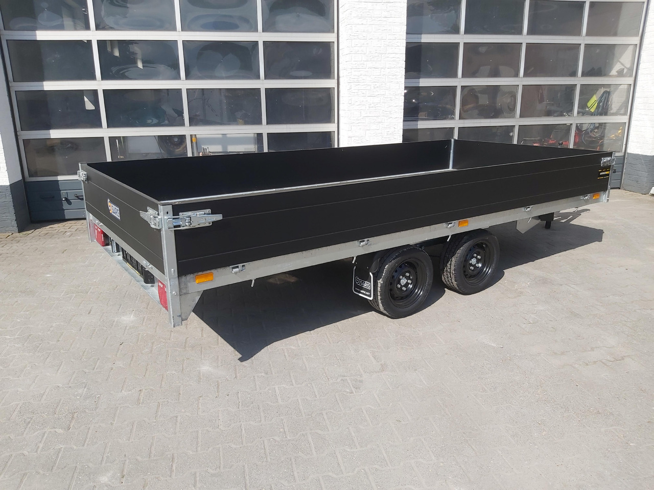 Saris PL406 184 2700 2 406x184x35cm black Edition LED Beleuchtung 13" (XL) 2700kg - Flaksläp: bild 5 Saris PL406 184 2700 2 406x184x35cm black Edition LED Beleuchtung 13" (XL) 2700kg - Flaksläp: bild 5