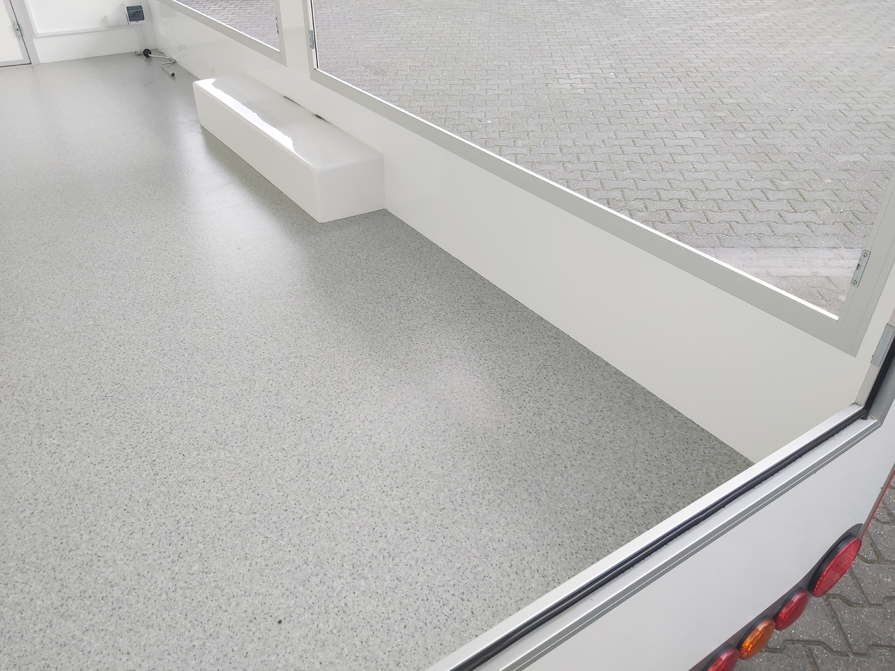 Försäljningsvagn Verkaufsanhänger VK 523 230 aero retro 520x230x230cm 3 Verkaufsklappen 230V Licht 2700kg Abverkauf: bild 15
