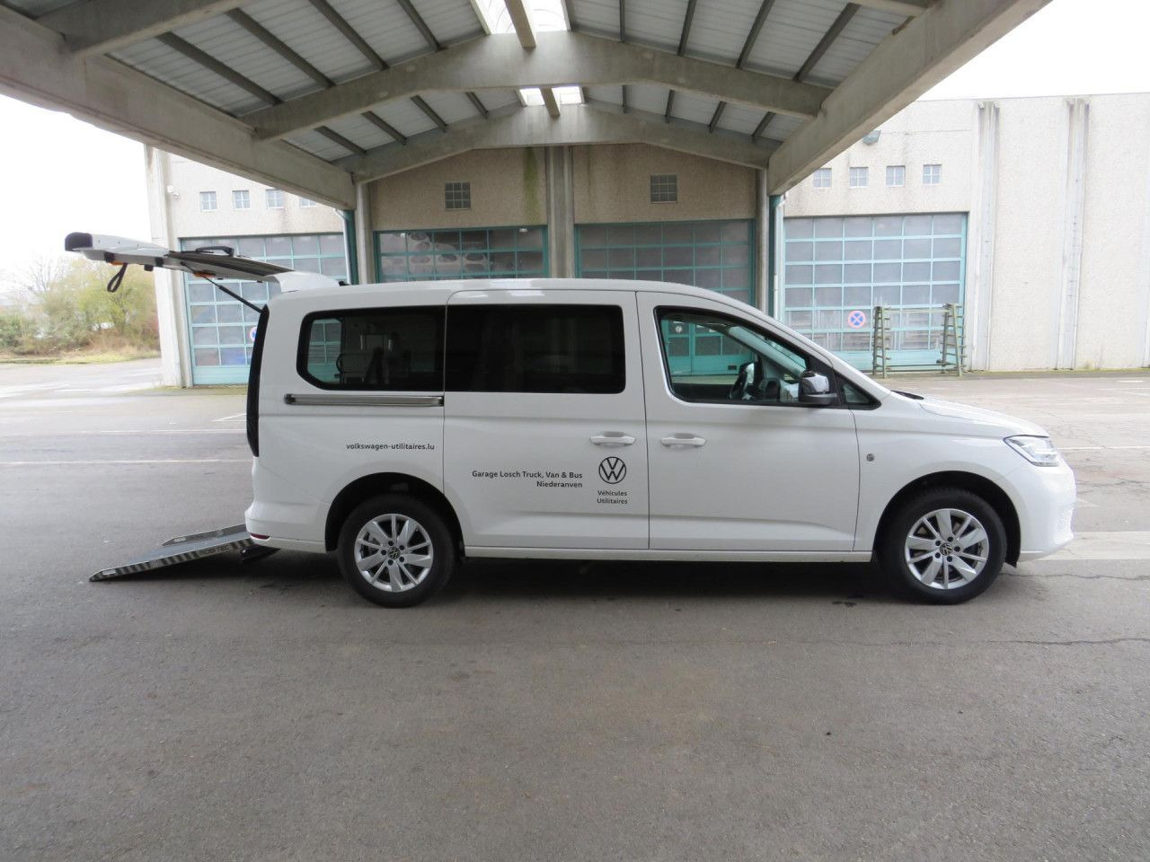 Volkswagen Caddy Maxi Kombi Rollstuhlumbau Taxirampe Navi - Personbil: bild 4 Volkswagen Caddy Maxi Kombi Rollstuhlumbau Taxirampe Navi - Personbil: bild 4