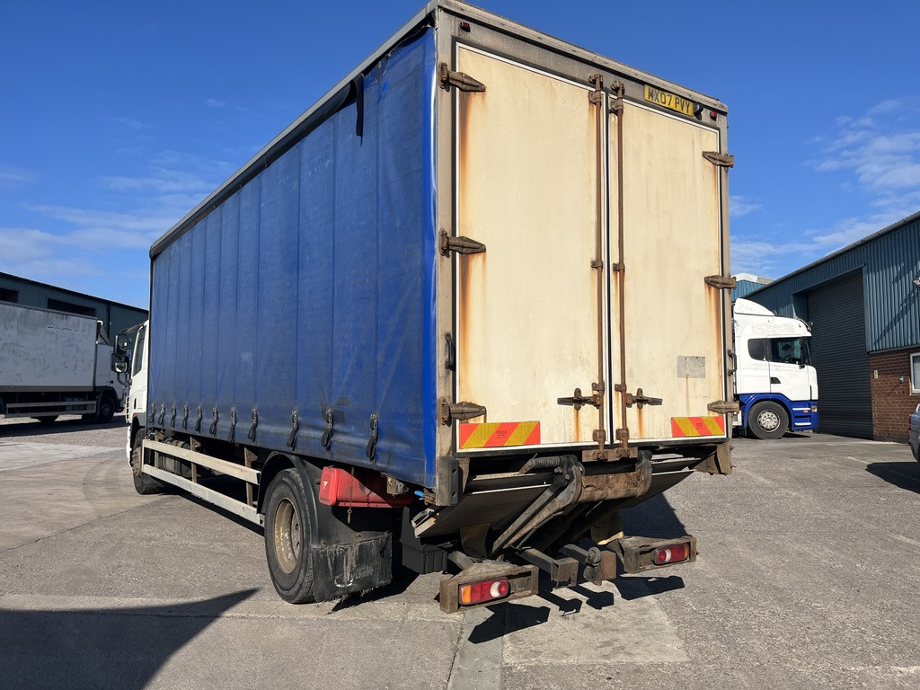 Daf 65CF 220 4x2 Curtain side - Kapellbil: bild 3 Daf 65CF 220 4x2 Curtain side - Kapellbil: bild 3