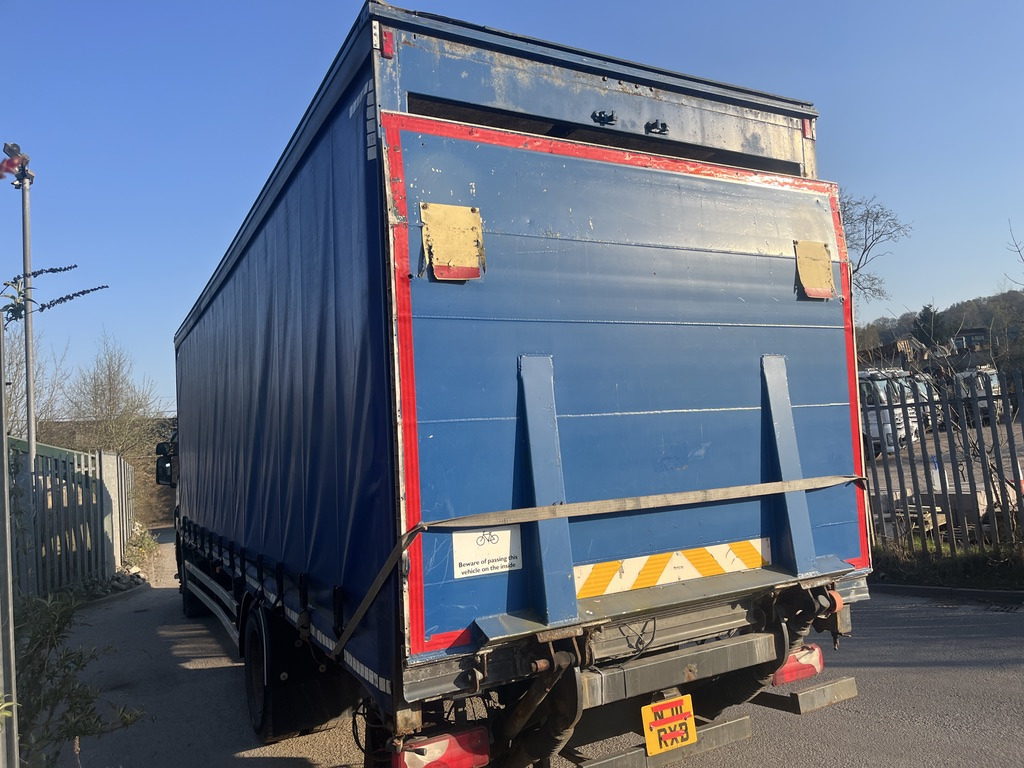 Scania P230 4x2 Curtain side - Kapellbil: bild 4 Scania P230 4x2 Curtain side - Kapellbil: bild 4
