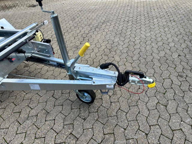 Humbaur 3-Seitenkipper HTK 2700.27 E-Pumpe Alu, 2670 x 1500 x 350 mm, 2,7 to. - Tippsläp: bild 2 Humbaur 3-Seitenkipper HTK 2700.27 E-Pumpe Alu, 2670 x 1500 x 350 mm, 2,7 to. - Tippsläp: bild 2