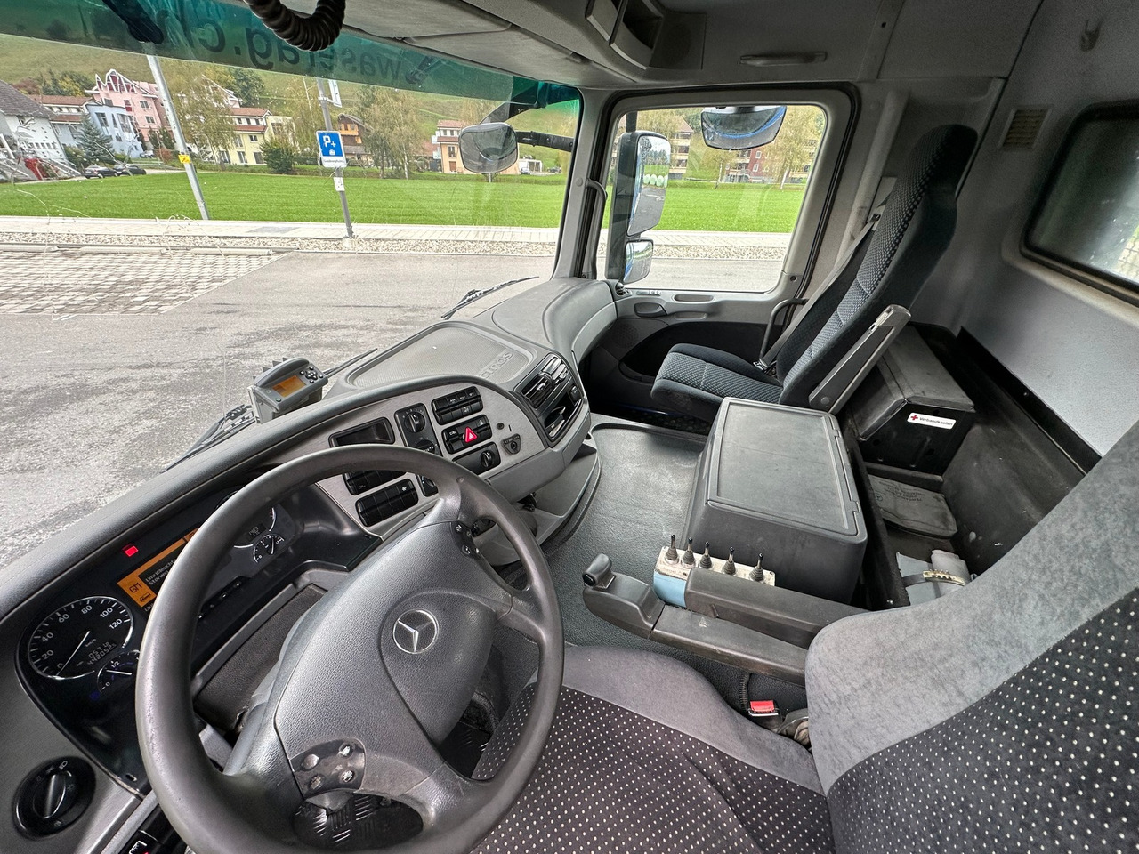 MERCEDES-BENZ Actros 18.32 4x2 Trösch absetzkipper - Liftdumper lastbil: bild 2 MERCEDES-BENZ Actros 18.32 4x2 Trösch absetzkipper - Liftdumper lastbil: bild 2