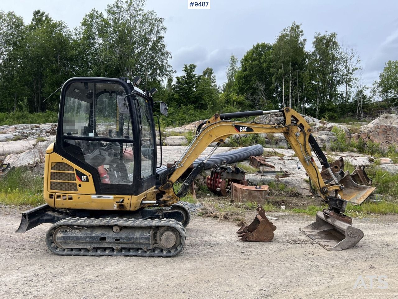 CAT 302,4D Mini excavator with attachments - Minigrävmaskin: bild 4 CAT 302,4D Mini excavator with attachments - Minigrävmaskin: bild 4