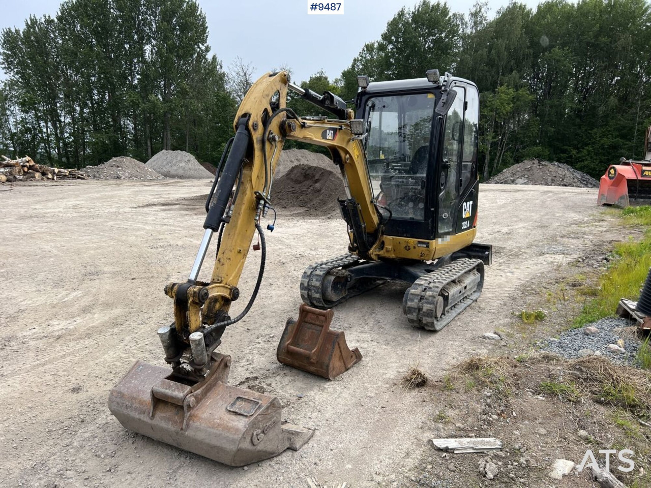 CAT 302,4D Mini excavator with attachments - Minigrävmaskin: bild 1 CAT 302,4D Mini excavator with attachments - Minigrävmaskin: bild 1