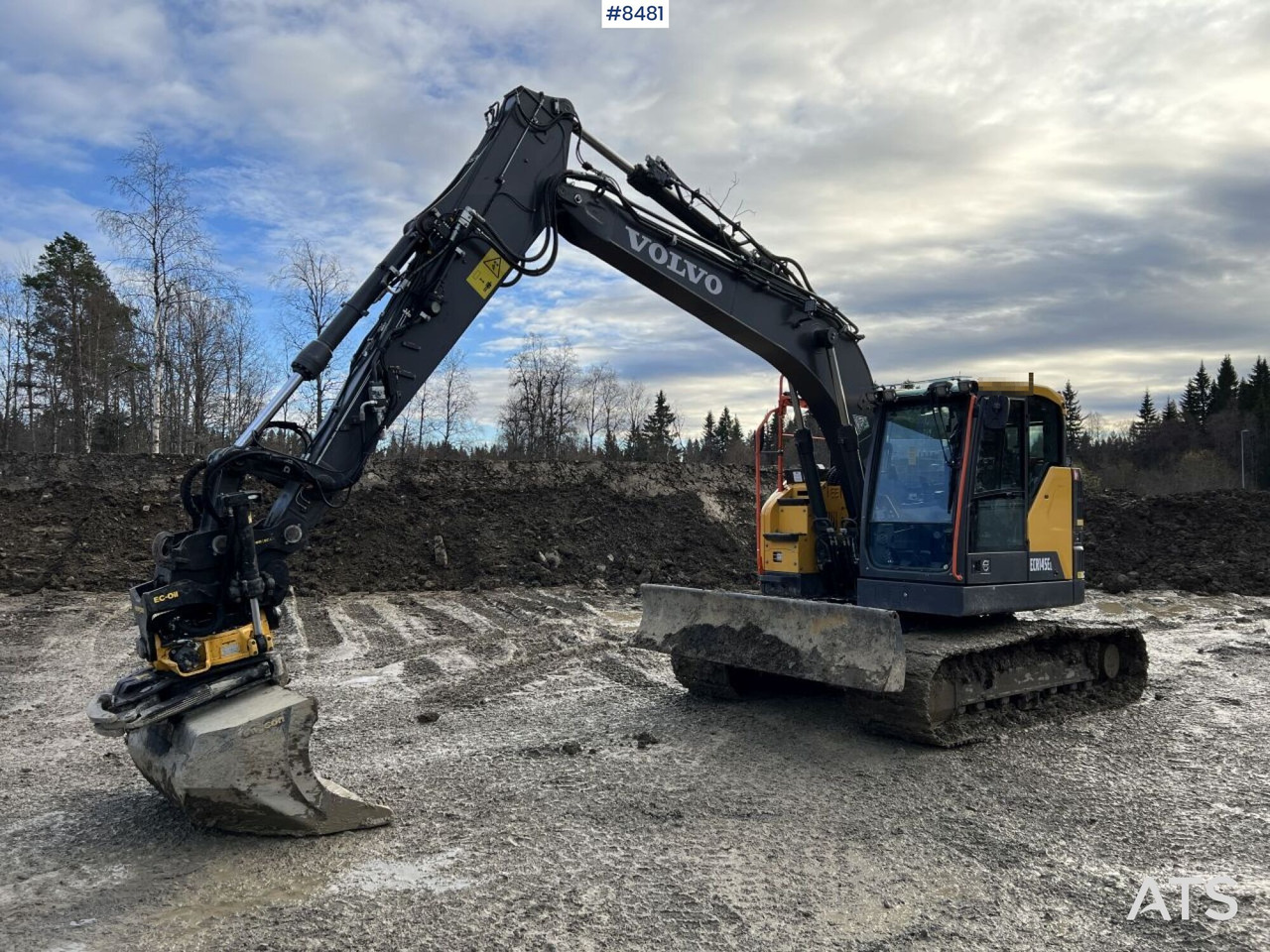 Excavator Volvo ECR145 EL with 1365 h - Bandgrävare: bild 1 Excavator Volvo ECR145 EL with 1365 h - Bandgrävare: bild 1