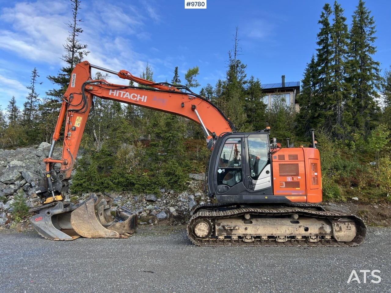 Hitachi ZX 225 US LC-L with excavation system and attachments - Bandgrävare: bild 2 Hitachi ZX 225 US LC-L with excavation system and attachments - Bandgrävare: bild 2